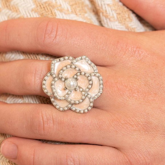 paparazzi Jewelry - Debonair Delight - White Ring
